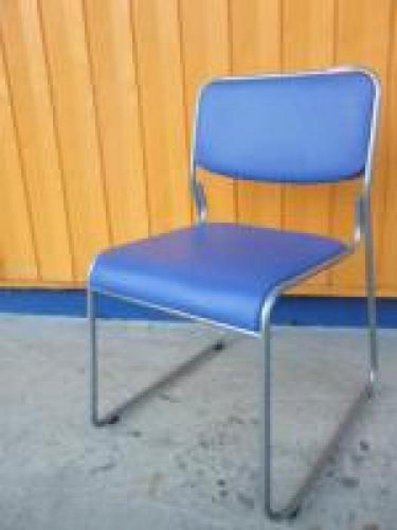 スタッキングチェア　6脚セット　ビニール張り　破れもあり　すみません。【会議チェア】
                                    中古
            