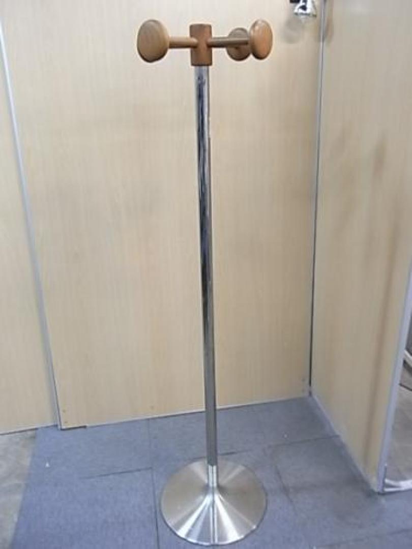 <br>【コートをかける季節に便利なアイテム】<br>ポールハンガー　
                                    中古
            