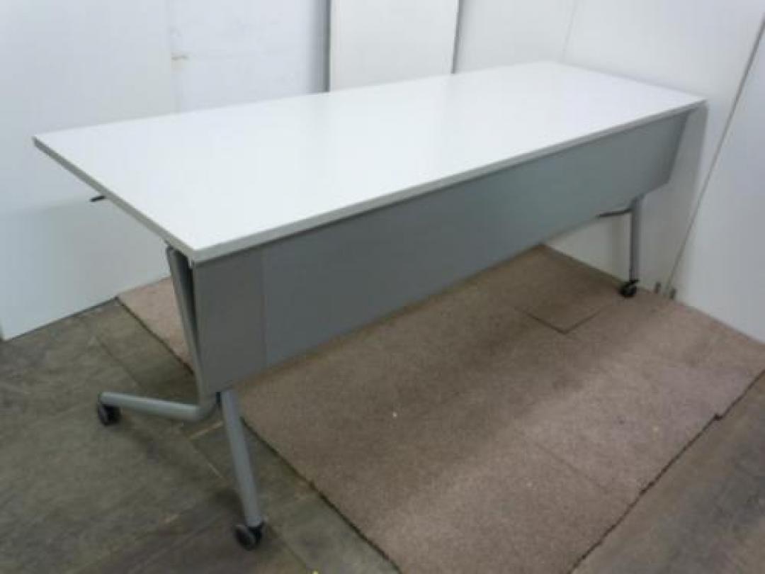 【在庫２台限り】【キャスターの動きが少し悪いため値下げしました】ｏｋａｍｕｒａ　■　スタックテーブル　■　幕板付　■　状態良好！
                                    中古
            