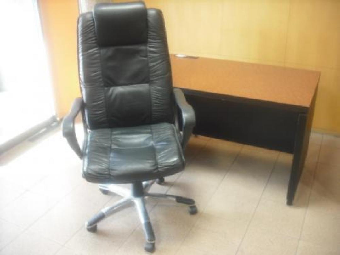 【セット商品】【木目調デスク＋エグゼクティブチェアの２点セット】　　＊別途￥4200円で専用の収納ワゴンもつけられます。　
                                    中古
            