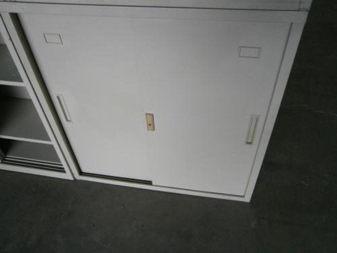 スチール引き違い書庫
                                    中古
            