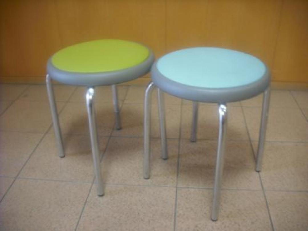 【セット商品】　丸イスが２個セットで！！！
                                    中古
            