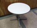 【人気のホワイト色】あると便利！丸テーブル　オフィスの一角、休憩室等　用途も様々！