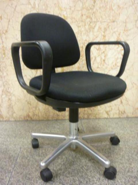 中古】 肘付ローバックチェア 57771 - 中古オフィス家具ならオフィス 