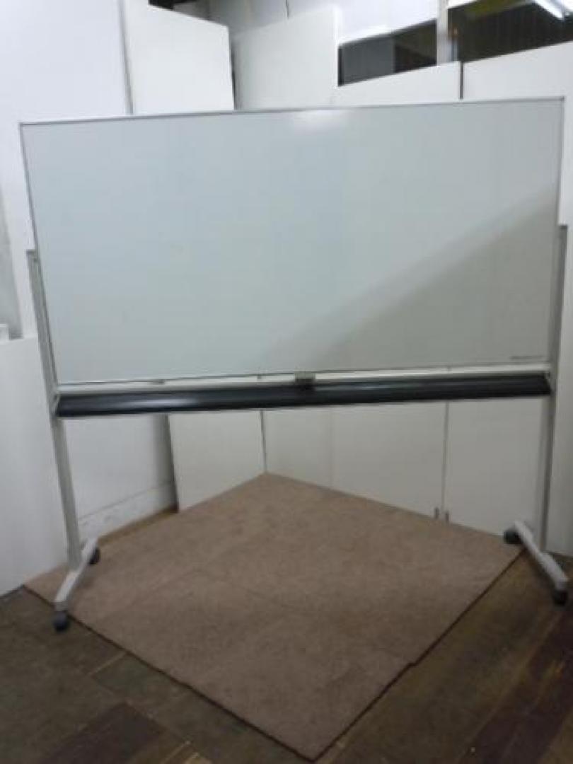 【状態良好】内田洋行製　ホワイトボード脚付き両面　ペントレーはペン落下防止トレー付いてます
                                    中古
            