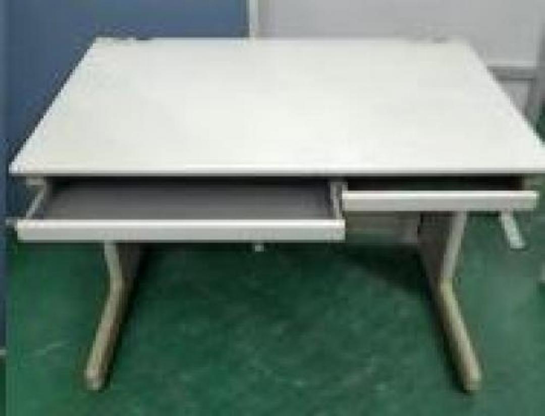 【ご奉仕商品】人気の大きさW1000!!!配線ダクト付き!!4台限定!!
                                    中古
            