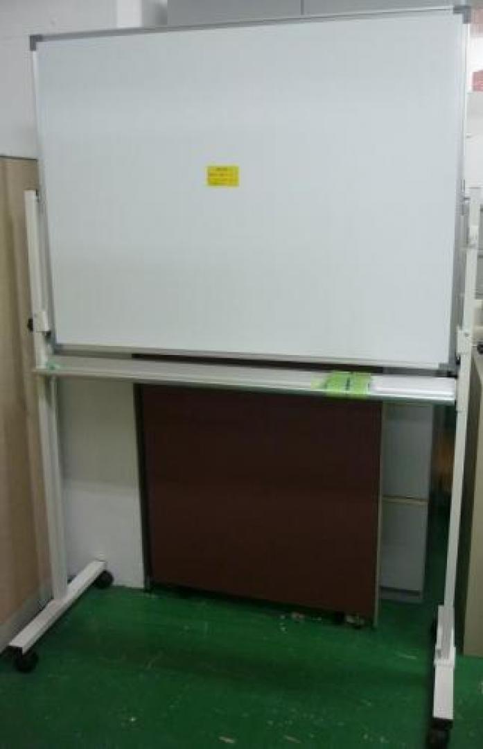 奇跡の入荷！　まさに純白、新古品ホワイトボード！
                                    新古品
            