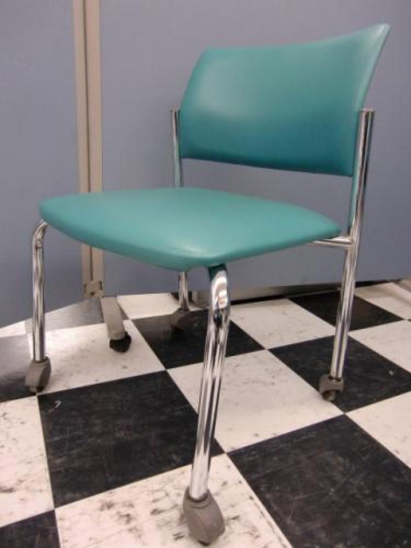 ■美品■　キャスター付きのミーティングチェア　スタッキング可能チェア■　KOKUYO　コクヨ製【会議チェア】
                                    中古
            