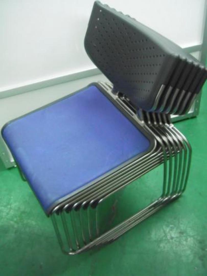 オカムラ製　スタッキングチェア入荷しました。【会議チェア】
                                    中古
            
