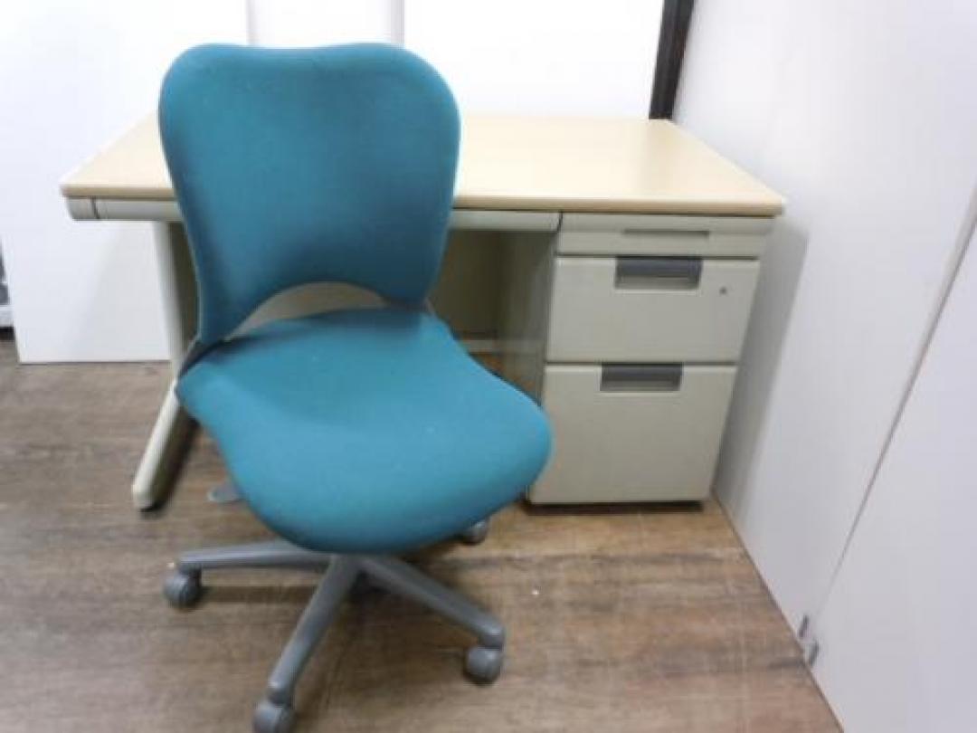 【セット商品】　ＰＬＵＳ　■　片袖机＋オーバルチェアセット　■　台数揃います！
                                    中古
            