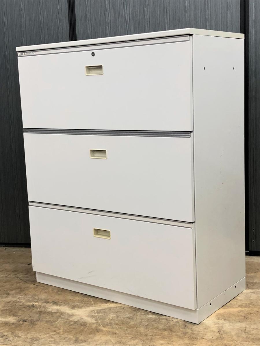 【在庫入替セール品！】オフィスの大定番！3段引き出し型のラテラルキャビネット！シリンダー錠でセキュリティ面もばっちり！
■イトーキ/シンライン（THIN LINE CABINET）/ホワイト　※取っ手に若干日焼有
                        シンライン
                                    中古
            