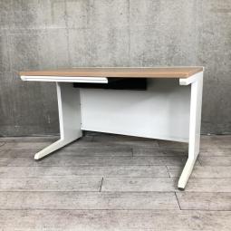 【在庫入替セール品】【ワイヤリング機能が充実！清潔感のあるホワイトカラーにおしゃれなナチュラル天板の平机！】■オカムラ(okamura)　アドバンスシリーズ　平机　幅1200㎜　■天板：ナチュラル / 本体：ホワイト【※右側引き出し無しタイプ】【弊社使用欄：A01005722】【O】【H】