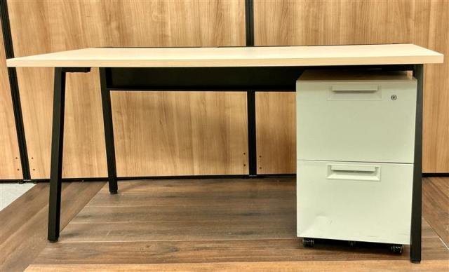 【送料込】色味が良さげな古い日本製の片袖机　木製机 OFC-876 旧JIS 3段片袖机 7号 ニューグレー パネル付き コードホール