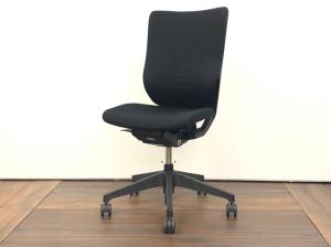 【ブラックカラーのハイバックチェア！】イトーキ（ITOKI)エピオスチェア　ブラック　背面：クロスバック　肘無し　※フリーロッキング仕様　【AD】