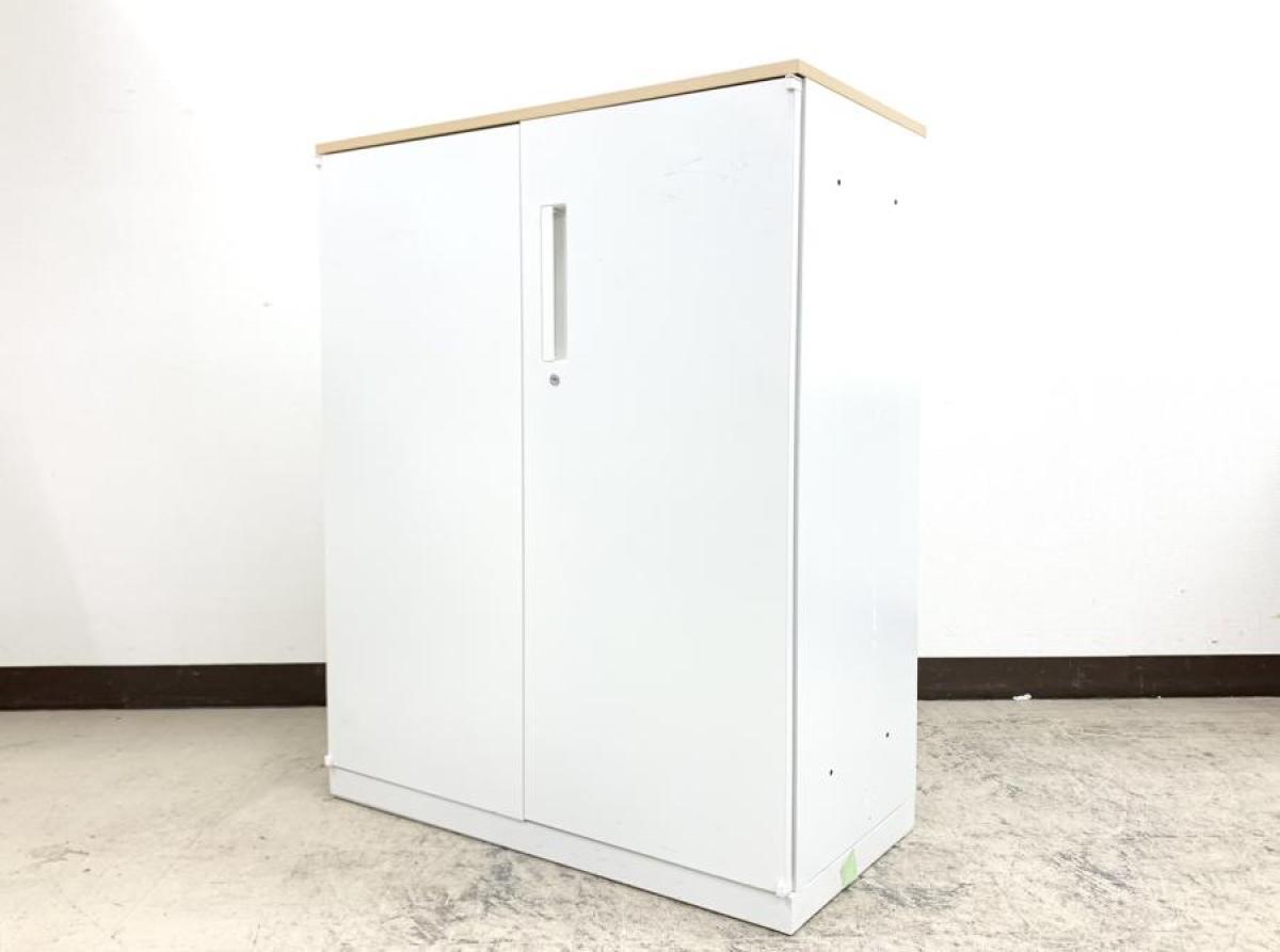 人気の観音開きタイプ！取っ手が大きく使い勝手のよい定番キャビネット！
■内田洋行/HSシリーズ/ホワイト　天板ナチュラル
                        HSシリーズ
                                    中古
            