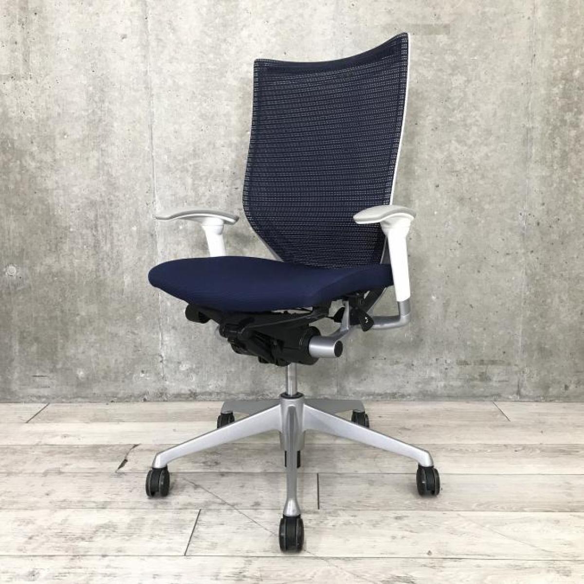 オフィスの執務室、会議室に！/オススメ(おすすめ) /人気商品【弊社使用欄：A01036030】■肘付き　ハイバック　背面メッシュ　■可動肘　■ダークブルー × ホワイトシェル/オカムラ（okamura）製　バロン（Baron）チェア
                        バロンチェア
                                    中古
            