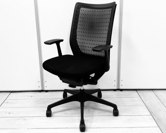 ■Okamura/オカムラ 　■Visconte/ヴィスコンテ 　■ブラック（black）　■肘付き/固定肘　■ハイバック　■背面/メッシュ　■オススメ/大人気/定番商品　【弊社使用欄：A01054233】