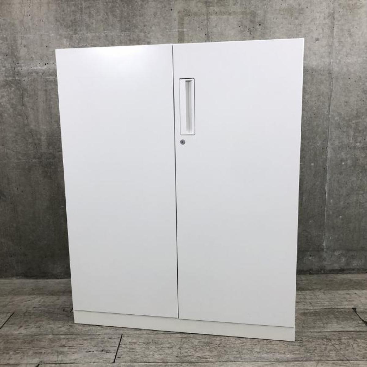 【収納物がひとめで分かる両開き戸タイプのホワイト書庫！】【K1】■コクヨ(KOKUYO)製　エディア(EDIA)シリーズ　両開き書庫　ローキャビネット　D500mmH1100mm　■シリンダー錠　■ホワイト
                        エディア
                                    中古
            