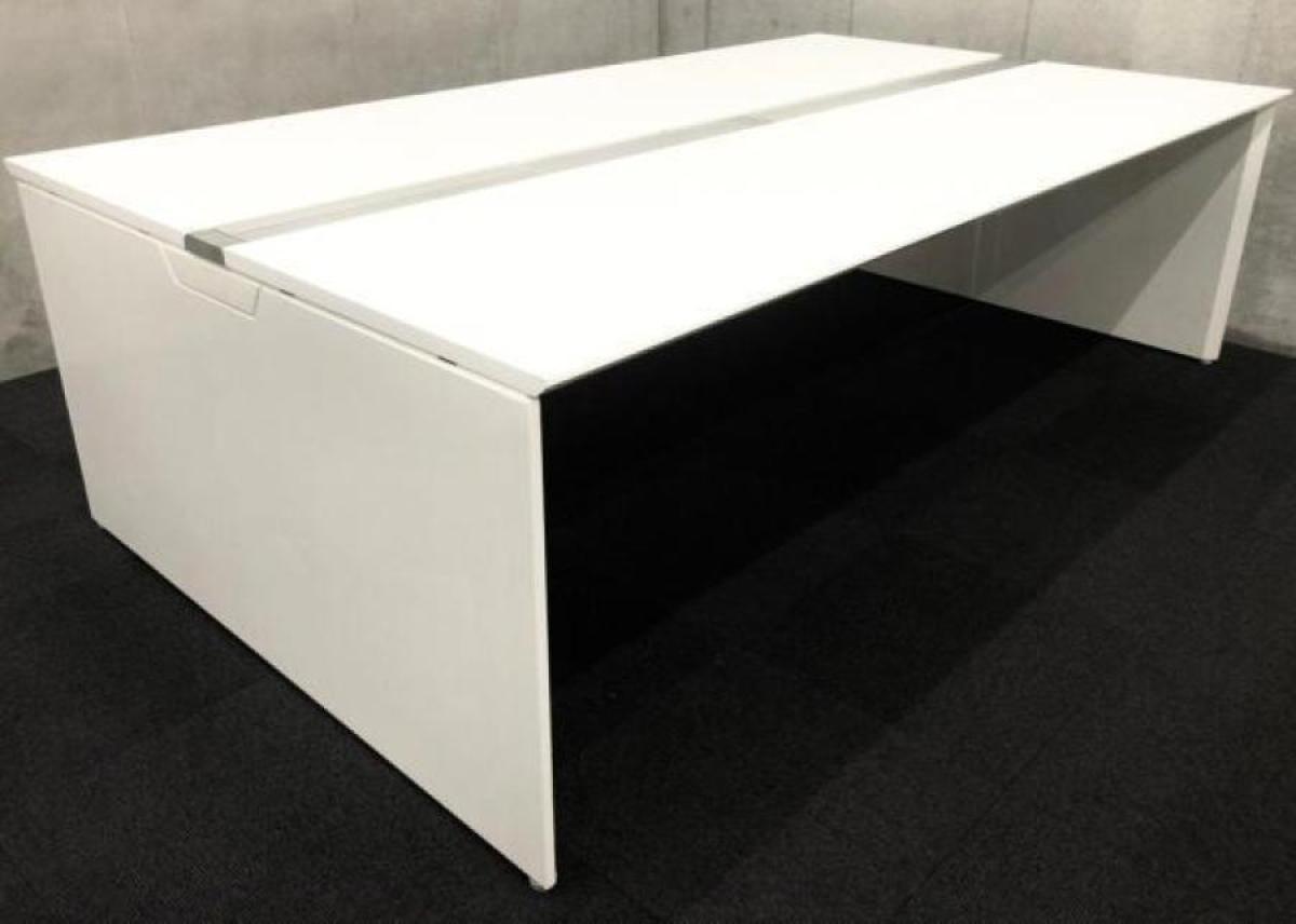 【関西倉庫入荷】■オカムラ/プロユニットフリーウェイ　フリーアドレスデスク　幅2400㎜×奥行1400mm　■天板ホワイト×脚ホワイト【4名での利用に最適なサイズ！】
                        プロユニットフリーウェイ
                                    中古
            