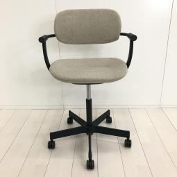 【オフィスにも家庭用にもおすすめのワークチェア！調整もラクラクです！】【働くと暮らすを越境する・リビングにもワークシーンにもなじむ快適ワークチェア！】　ミーティングチェア　■5本脚　キャスター付き　■カラー　背・座面：エクリュベージュ　肘掛け・脚：ダークグリーン　【関東倉庫在庫品】【弊社使用欄：A01026669】