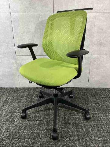 【人気メッシュチェア！】 前傾姿勢が特徴　姿勢から腰痛改善　オカムラ製の現行チェア！メッシュの素材感と明るいカラーリングがおすすめポイント！　福岡　中古家具　安い　博多　天神