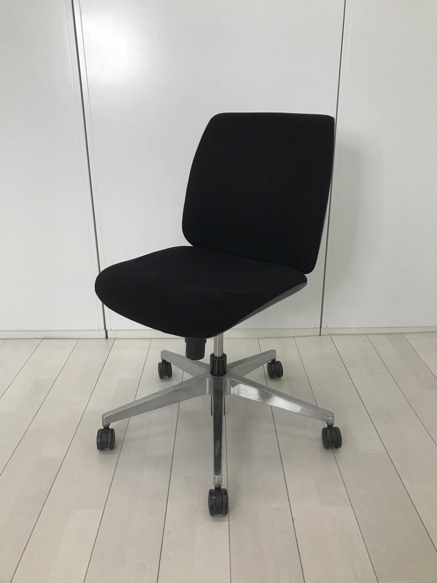 【柔らかな曲線で体を包み込む！機能とデザインの両立を実現したコスパ良しの肘付チェア！】■肘付ローバック　■可動肘　■ブラック【HU】【関東倉庫在庫品】【弊社使用欄：A01027530】
                        U chair
                                    中古
            