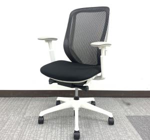 ブラックシルフィー（Sylphy）可動肘掛け仕様※ホワイトフレーム◆オカムラ製【AD】