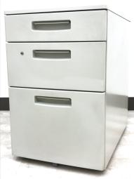 【高品質で人気のKOKUYO製品！スタンダードなデザインで使いやすい！】■コクヨ(KOKUYO)製　BS+シリーズ　3段ワゴン　デスクインワゴン　W400×D600×H600mm　■シリンダー錠　■ニューグレー