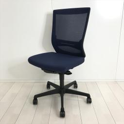 【からだにフィットする立体的なカーブのメッシュ！スタンダードクラスで人気上位のワーキングチェア！】/オススメ(おすすめ) /人気商品【弊社使用欄：】■オカムラ(okamura)製　エスクード(ESCUDO)チェア　肘無ハイバック　背面メッシュ　■ランバーサポート付　■ダークブルー×ブラックシェル