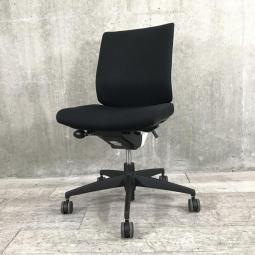 【在庫入替セール】【限定1脚】【コクヨのロングセラー商品！おすすめミドルクラスチェア！】 ■コクヨ（KOKUYO）製　ウィザード2（wizard2）　肘無ローバックチェア　■ブラック×ホワイトシェル