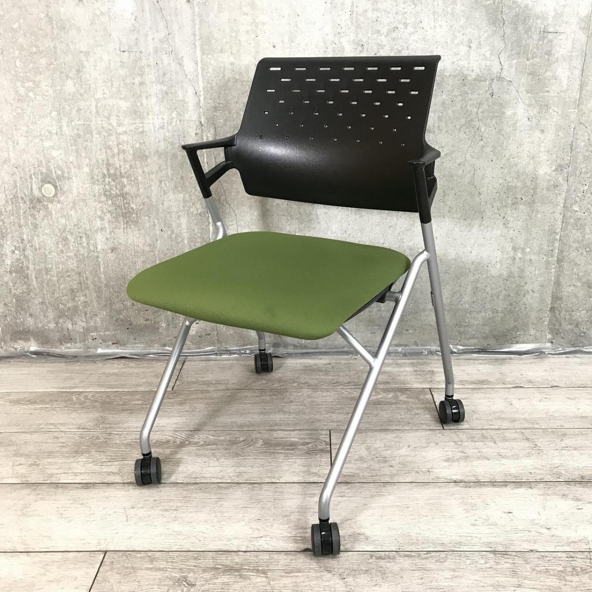 おすすめ/定番/人気　コクヨ(KOKUYO)製　ピエガシリーズ(Piega)　ネスティングチェア　ミーティングチェア　■固定肘　■背パッド無し/ブラック　座面：グリーン　■キャスター付
                        ピエガ
                                    中古
            