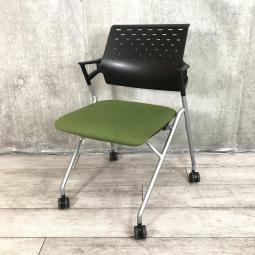 おすすめ/定番/人気　コクヨ(KOKUYO)製　ピエガシリーズ(Piega)　ネスティングチェア　ミーティングチェア　■固定肘　■背パッド無し/ブラック　座面：グリーン　■キャスター付