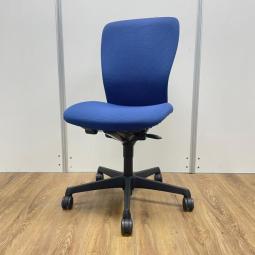 【シンプルなデザインと厚みのあるクッションが大人気！機能充実のワーキングチェア】■オカムラ(okamura)製　スラート(sulato)チェア　肘無し　ハイバック　■ミディアムブルー×ブラックシェル