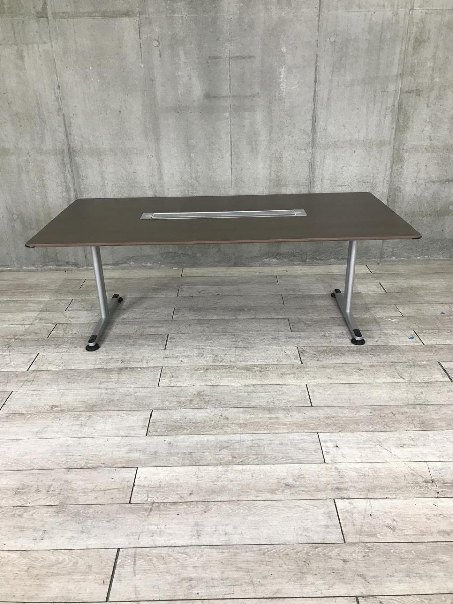 【スタイリッシュで上質なデザイン！4～6名様での使用におすすめ！！】■コクヨ(KOKUYO)製　アリーナ/T(ALINA T)シリーズ　角テーブル　ミーティングテーブル　W2000×D990㎜　■配線カバー付　■木目調ブラウン/T字脚：シルバー
                        アリーナ/T
                                    中古
            
