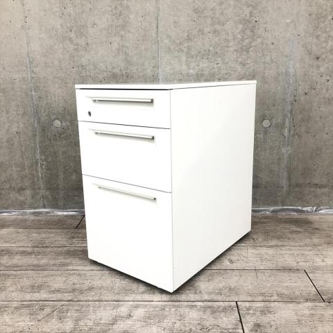 【フリーアドレスの必須品！収納とワークスペースの拡張にオススメ！】■オカムラ(okamura)製　 アドバンス(ADVANCE)シリーズ　３段ワゴン　フリアド用　H650㎜　■シリンダー錠　■ホワイト