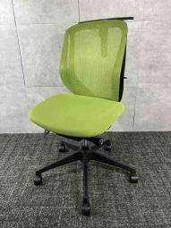 【人気メッシュチェア！】 前傾姿勢が特徴　姿勢から腰痛改善　オカムラ製の現行チェア！メッシュの素材感と明るいカラーリングがおすすめポイント！　福岡　中古家具　安い　博多　天神