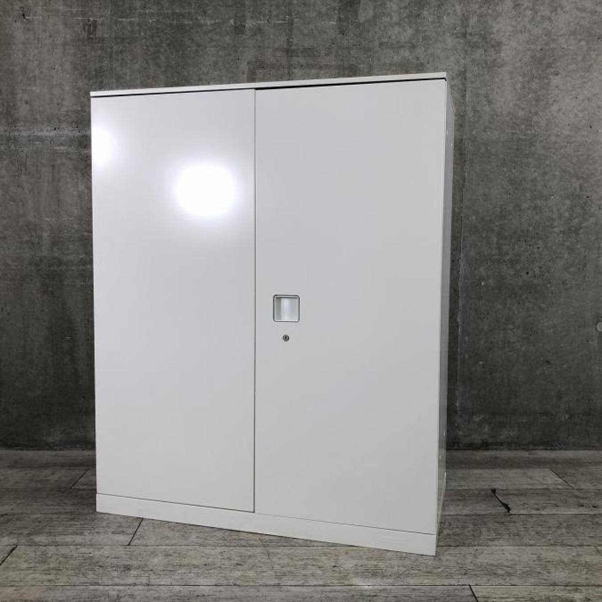 【オフィスの書類をスッキリ整理！取っ手がどの方向からでも開くマルチハンドルが人気！】■オカムラ(okamura)製　レクトライン(Rectline)シリーズ　両開き書庫　ローキャビネット　H1120㎜　■天板・ベース付き　■シリンダー錠　■ホワイト
                        レクトライン
                                    中古
            