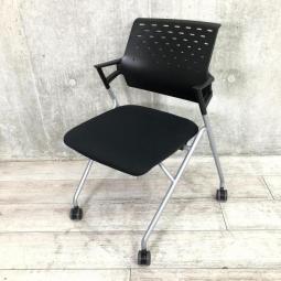 【在庫入れ替え】【キャスター付きのミーティングチェア入荷！】■コクヨ（KOKUYO）製　ピエガ　ミーティングチェア　ネスティング　■キャスター付き　■ブラック【使わない時は重ねて収納可能！】
