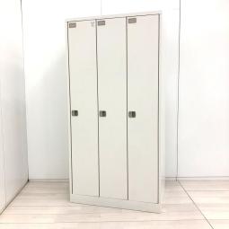 【スタンダードなデザインであらゆる空間にフィット！衣類や個人の荷物・貴重品の管理にオススメ！】■イトーキ（ITOKI）製　Ｊ型ロッカー　3人用更衣ロッカー　■シリンダー錠　■ホワイト 　【弊社使用欄：A01055013】