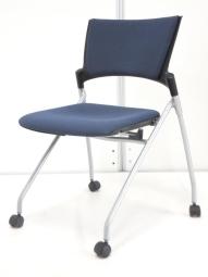 【定価6万円】【ソフトベンディングシェルが背を優しく受け止める！】■イトーキ(ITOKI)製　マノス(MANOSS)チェア　肘無し　スタッキングチェア　ミーティングチェア　■背パッド付　■キャスター脚　■ネイビーブルー