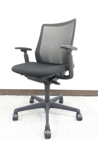 【中古】フルーエントチェア  オカムラ（okamura） 肘付ローバックチェア