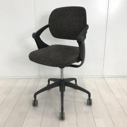 【スウィングメカ搭載によりスムーズな姿勢変更が可能】　■ネスティングチェア　■ブラウンクッション×ブラックフレーム　■前傾姿勢　後傾姿勢【HU】【関東倉庫在庫品】【弊社使用欄：A01023960】