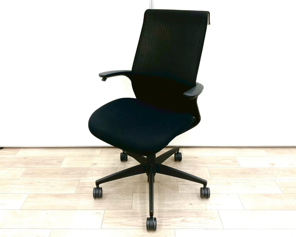 ■コクヨ/M4　■肘付ハイバック　■ブラック　■ホワイトフレーム　■メッシュバック　■固定肘【人気を誇るメッシュチェア！　スモール肘が使いやすい！】【弊社使用欄：A01037718】
                        M4 樹脂
                                    中古
            