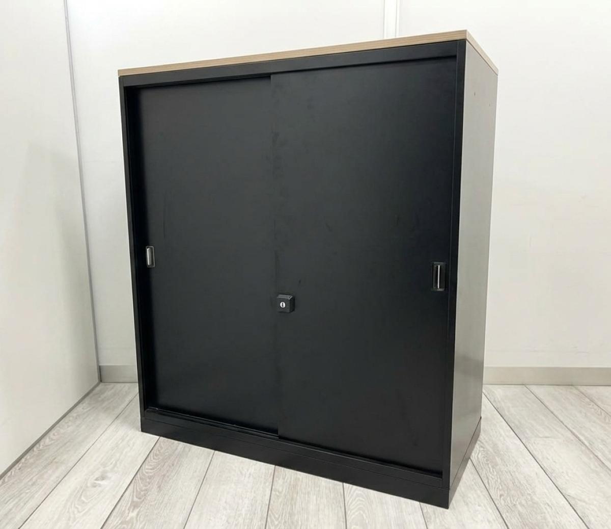 現代オフィスの定番カラー！スタイリッシュなブラックボディ！/オススメ(おすすめ) /人気商品【弊社使用欄：A01056180】オカムラ　レクトライン　2枚引き違い
                        レクトライン
                                    中古
            