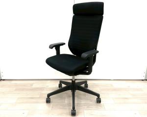 ■イトーキ(ITOKI)製　■エピオス(epios)チェア　■肘付き/可動肘　■エクストラハイバック　■ヘッドレスト付　■ブラック（black）　【弊社使用欄：A01053174】