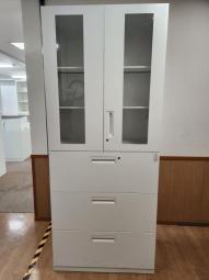 【大量収納！　上段は非常に希少なガラス両開きタイプ！】■コクヨ製　エディアシリーズ　上下書庫セット　上段：ガラス両開き　下段：3段ラテラル　■ホワイト　■シリンダー錠