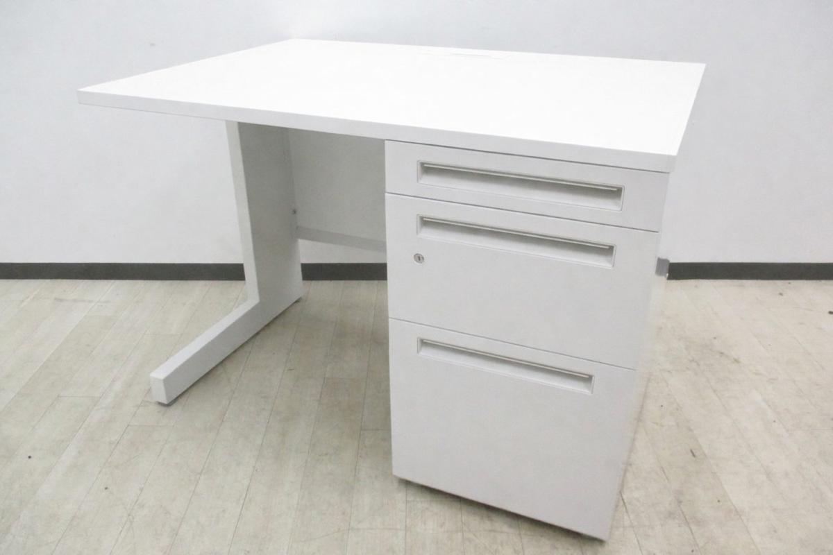 収納も充実！省スペースにおすすめの横幅1000㎜奥行600㎜のオフィスデスク！
■内田洋行/スカエナシリーズ/ホワイト　片袖机　■W1000×D600×H700　■シリンダー錠　■引き出し右袖3段【AD】
                        スカエナ
                                    中古
            