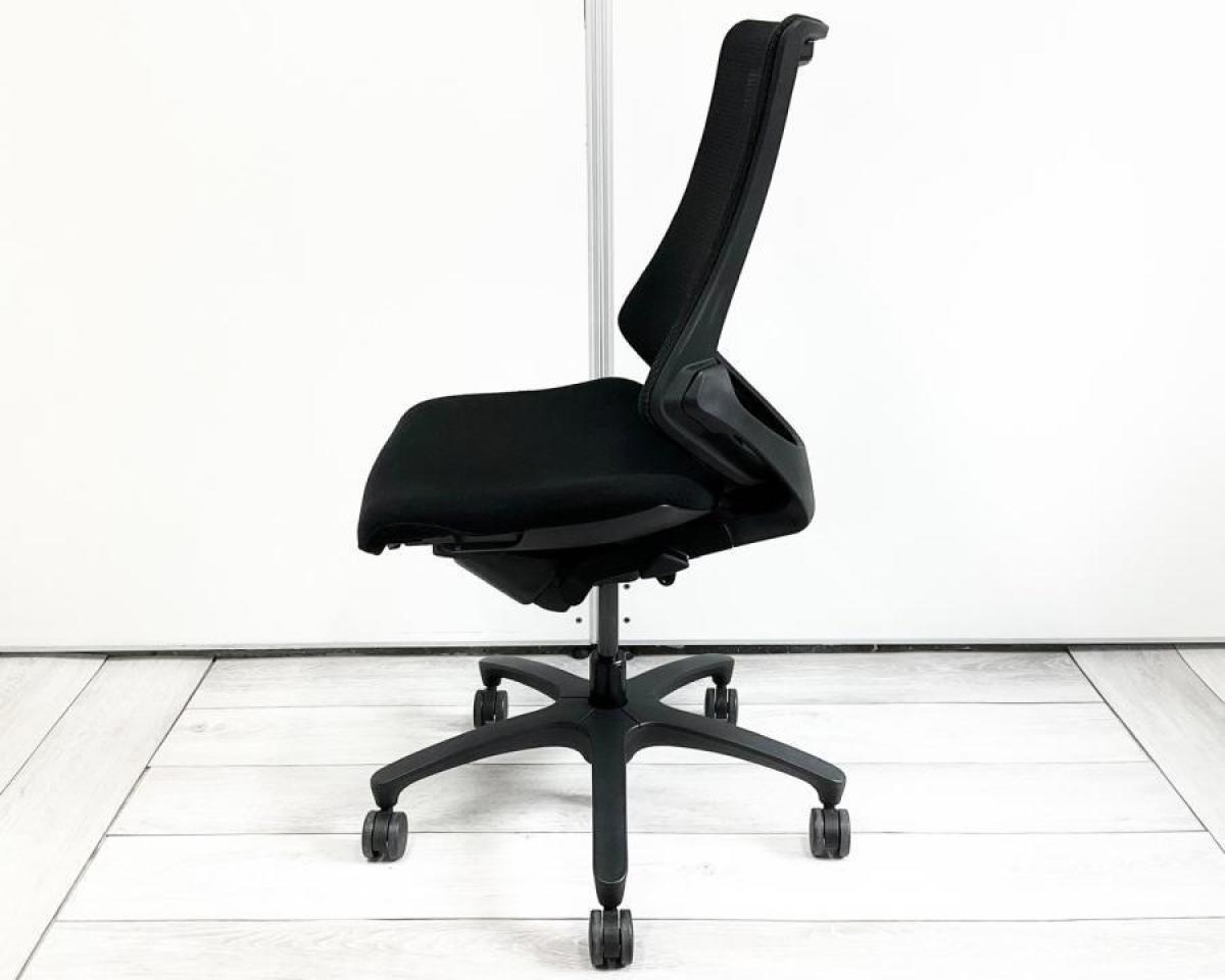 【定価9万】イトーキ/ITOKI エフチェア 肘付ハイバックチェ　KF-370JA-ZTT1T5+KFP-347 中古】エフメッシュ イトーキ/ITOKI 肘無ハイバックチェア 570685