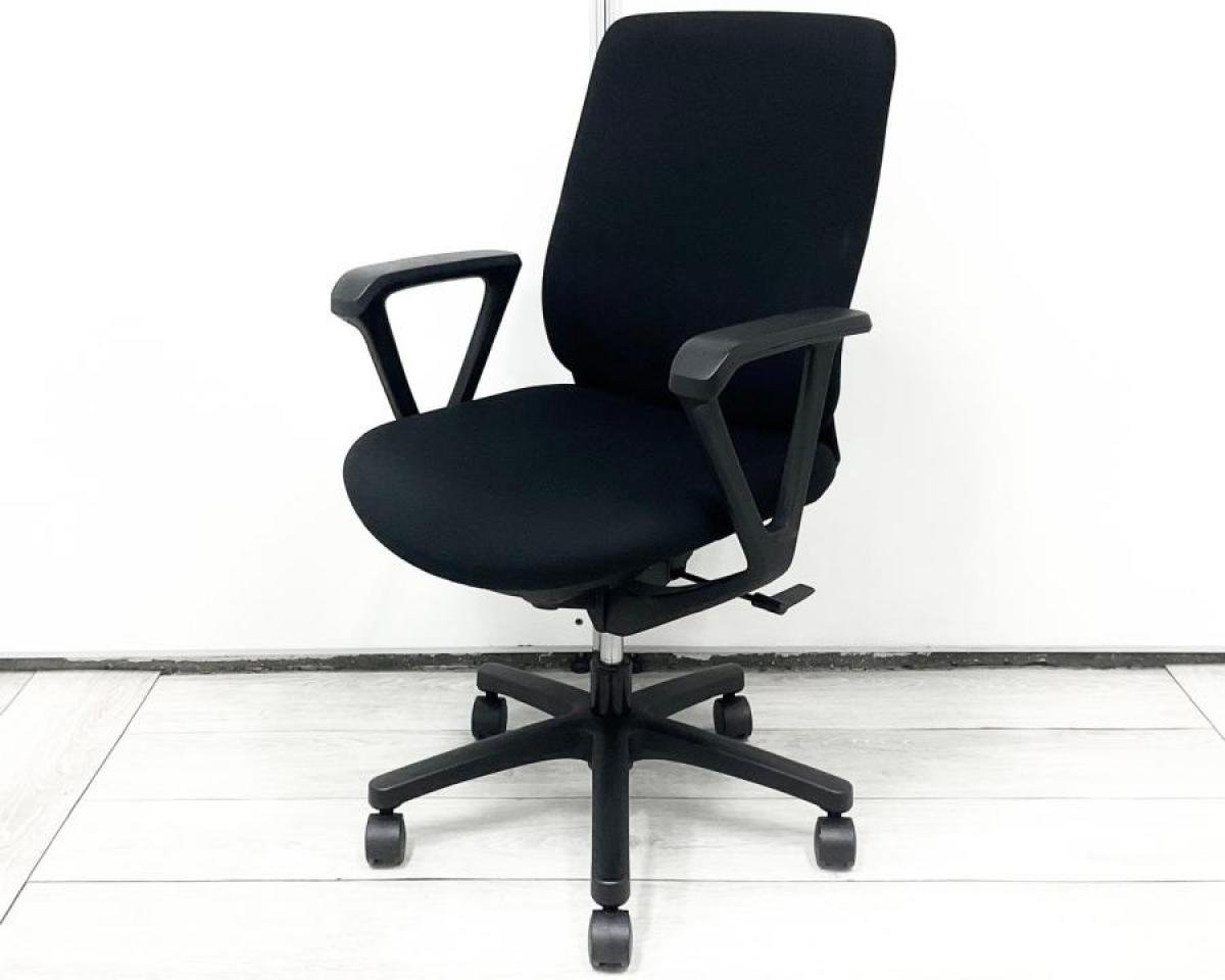 【ソフトでやさしい使い心地を実現！】■イトーキ　トルテアールチェア　肘付　ブラック　ハイバック　■美しさが際立つシンプルデザイン！【ITOKI　torte-R】
                        トルテR
                                    中古
            