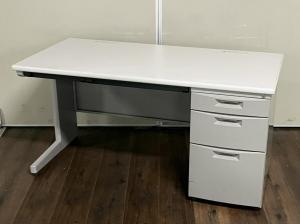 【在庫入れ替え】【訳アリ品】【幅1400㎜の幅広いタイプ！使い勝手の良い３段収納の片袖机！】■イトーキ（ITOKI）製　CZNシリーズ　片袖机　■W1400㎜　■グレー　■シリンダー錠